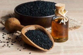 Black cumin seed extract – antioxidant-rich ingredient that supports immunity, cardiovascular health, and blood pressure regulation in FlushFactor Plus